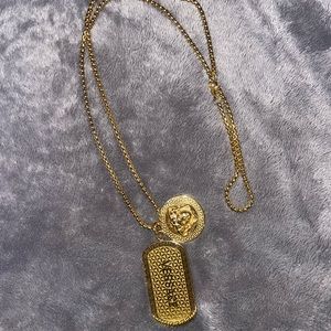 Description
﻿﻿Gold-Tone Metal
﻿﻿Includes Designer Box